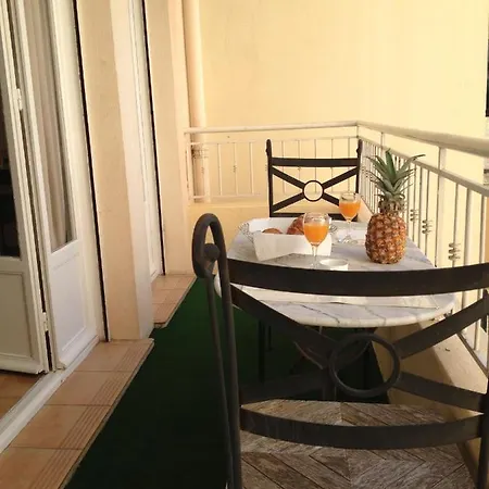Plein Centre Studio Terrasse 2mn De La Mer !!!!